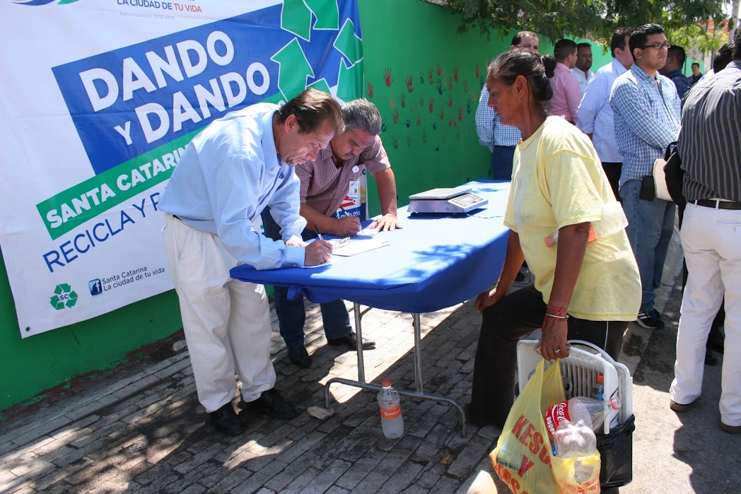 El programa "Dando y Dando, Santa Catarina Reciclando", se llevará a las colonias del municipio. 