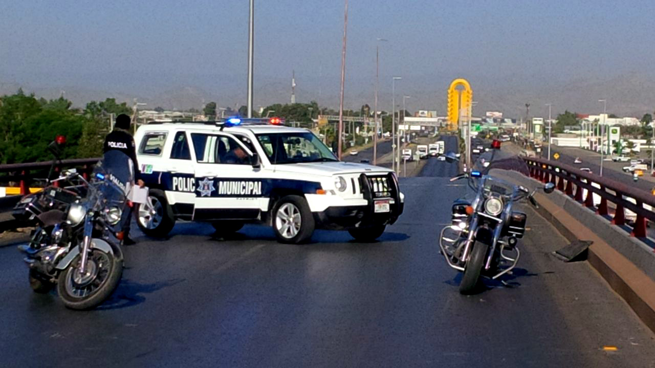 Murió un joven motociclista al chocar contra un torton en el Periférico Raúl López Sánchez.
