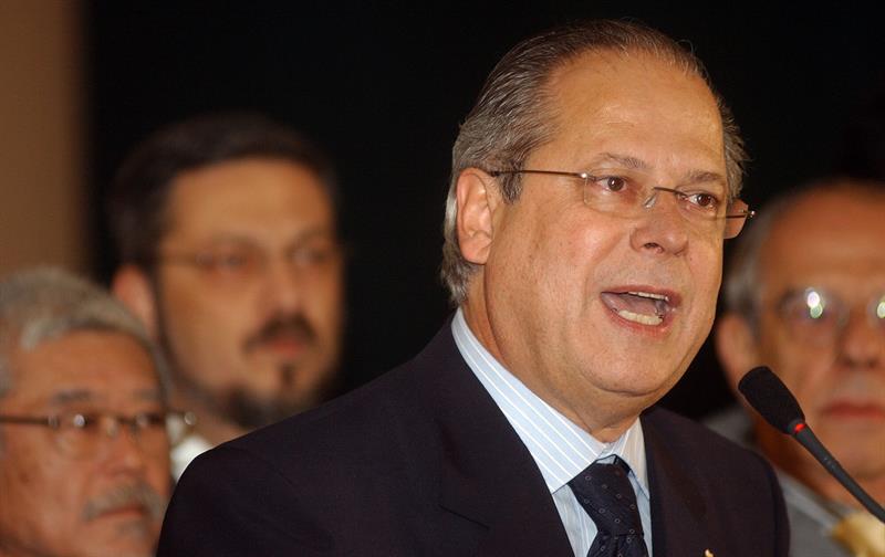 El entonces ministro de la Casa Civil de Brasil, José Dirceu, durante el anuncio de su dimisión al cargo, el 16 de junio de 2005