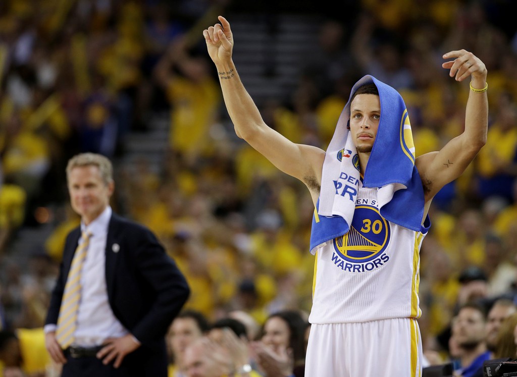 Stephen Curry tuvo otra gran noche