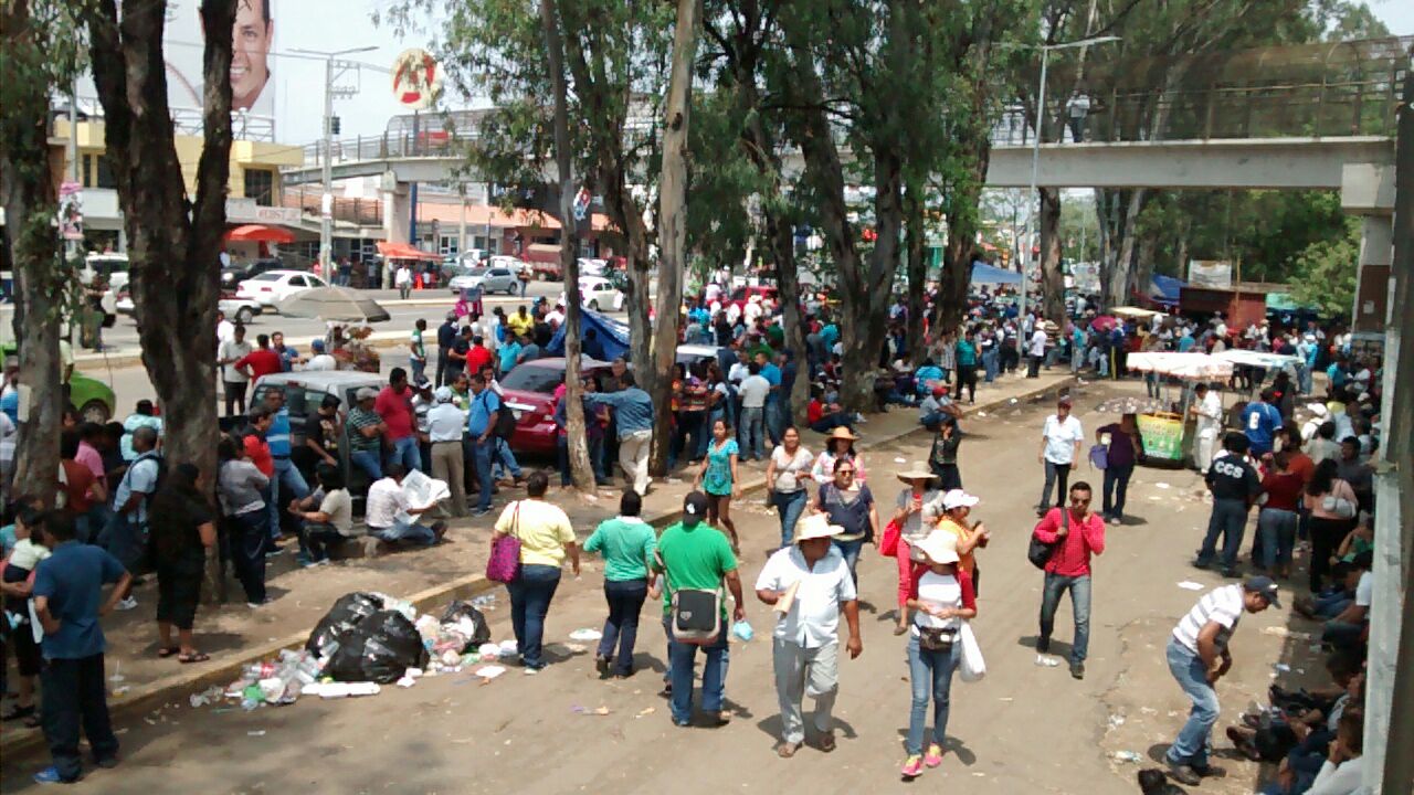 Maestros de la sección 22 bloquearon diversos puntos de Oaxaca, durante el quinto día de protestas.