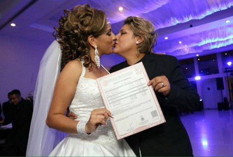 En 2015, Paola Férnandez y Jessica Castillo fueron la primer pareja homosexual en contraer matrimonio en Tamaulipas.