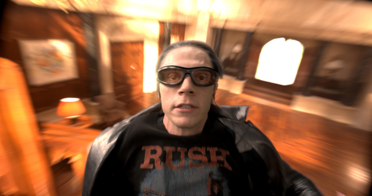 Evan Peters regresa en su papel de Quicksilver. 