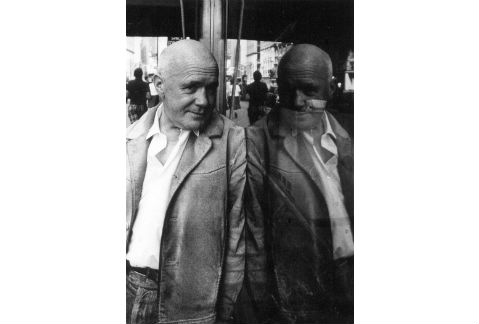 Jean Genet murió hace 30 años tal como vivió: solo, sin familia, sin domicilio fijo. 