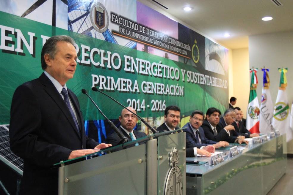 Pedro Joaquín Coldwell, titular de la Secretaría de Energía (Sener) apadrinó a la primera generación de maestría en derecho energético.