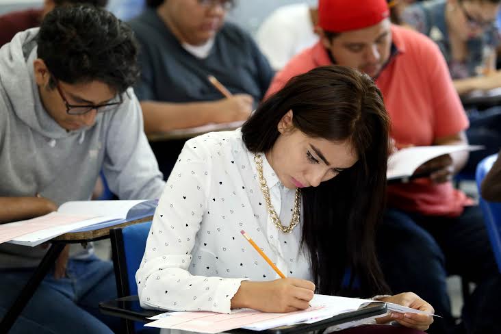 Ante esto, la aplicación del examen de admisión del turno vespertino inició a las 14:00 horas y concluirá cerca de las 17:55