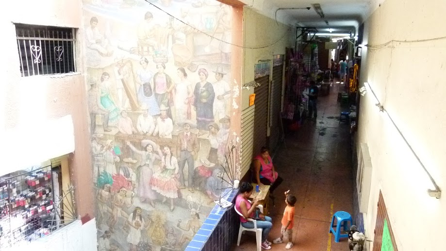 Las Artesanías de Jalisco de José Atanasio Monroy, ubicado en el Parián de Guadalajara