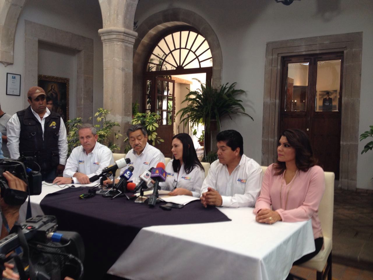 "Otra obra que no se realizó, según las promesas del candidato del PRI, fue la Vialidad Fundadores".