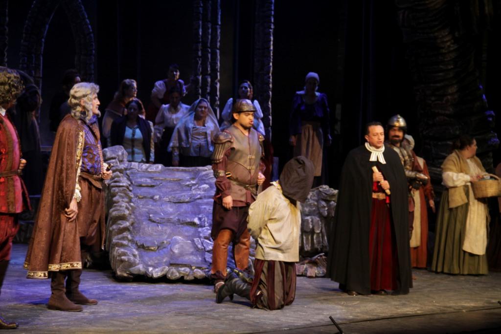 Los puritanos, ópera que el compositor italiano Vincenzo Bellini escribiera poco antes de morir, fue escenificada en México por última vez en 1980.