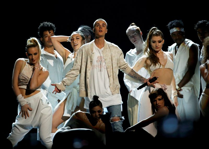 Justin Bieber interpretó "Sorry". 