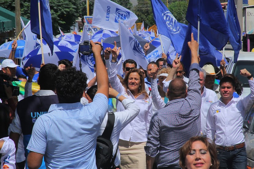 Margarita Zavala en campaña con Salomé Elyd en Lerdo.
