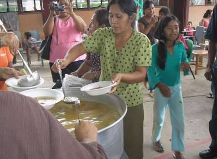 Dichos albergues tienen capacidad para proporcionar alojamiento, alimentación, colchonetas, cobijas, agua, medicamentos y apoyo psicológico. 