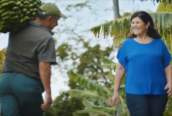 Madre de Cristiano Ronaldo aparece en un comercial de plátanos