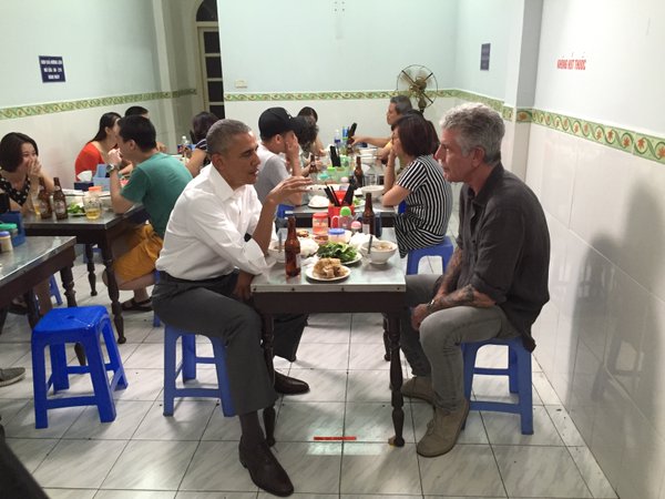 El presidente de EU, Barak Obama, cenó con el chef Anthony Bourdain.