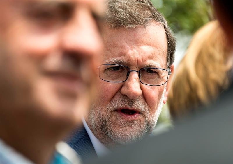 El presidente del gobierno español, Mariano Rajoy, intenta evitar una multa de la UE por el alto déficit público español