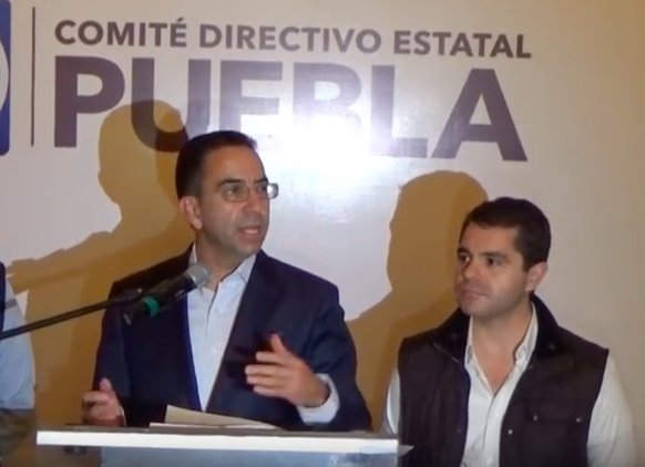 Javier Lozano, integrante de la campaña del PAN a la gubernatura, denunció la compra de votos por parte del PRI. 