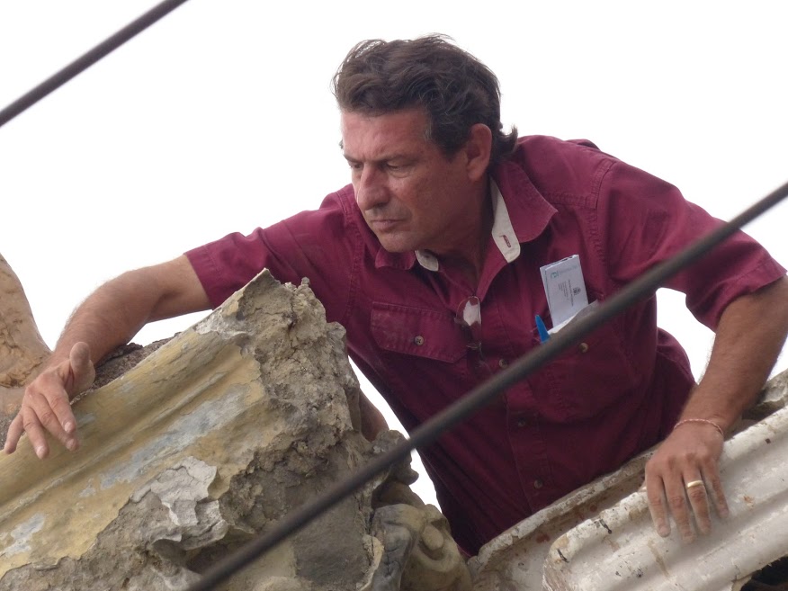 Jesús Garza, especialista en cantera, fue quien inspeccionó el monumento y dijo que su restauración constaría 700 mil pesos. 