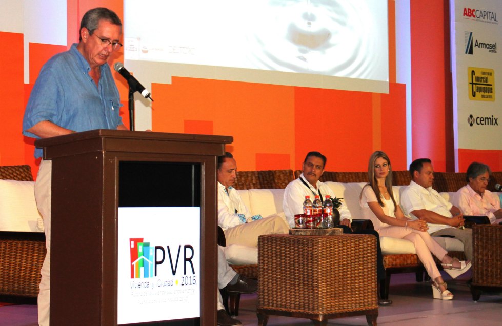 Guillermo Salcedo, titular de Canadevi Jalisco, encabezó la inauguración del foro Vivienda y Ciudad 2016