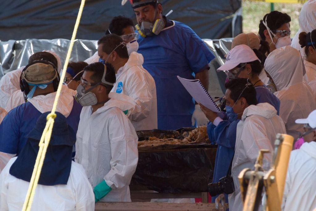 Los peritos de la Fiscalía General de Morelos han exhumado 23 restos humanos. 