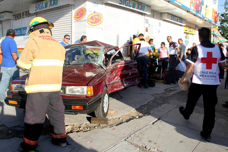 El accidente ocurrió en el cruce de avenida Álvarez y calle 12 en centro de Torreón.