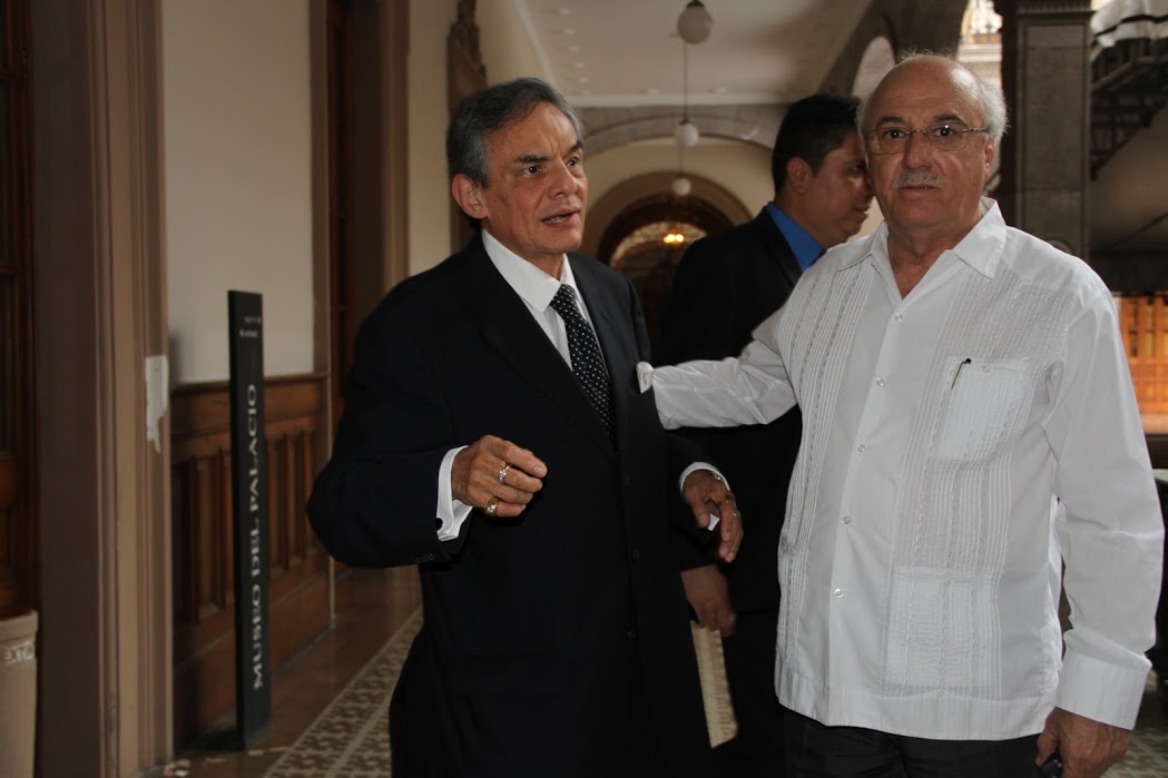 El cantante José José se reunió con el gobernador de Nuevo León. 