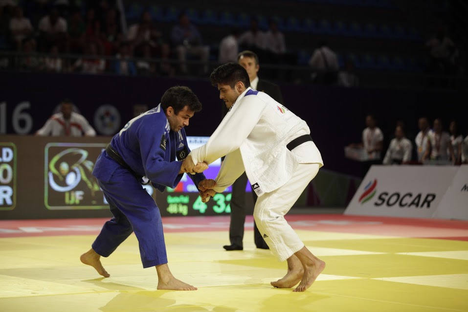 Eduardo Araujo (blanco) fue el mexicano más destacado en el primer día de actividades de World Judo Masters