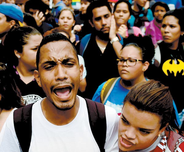 Estudiantes protestaron ayer. 