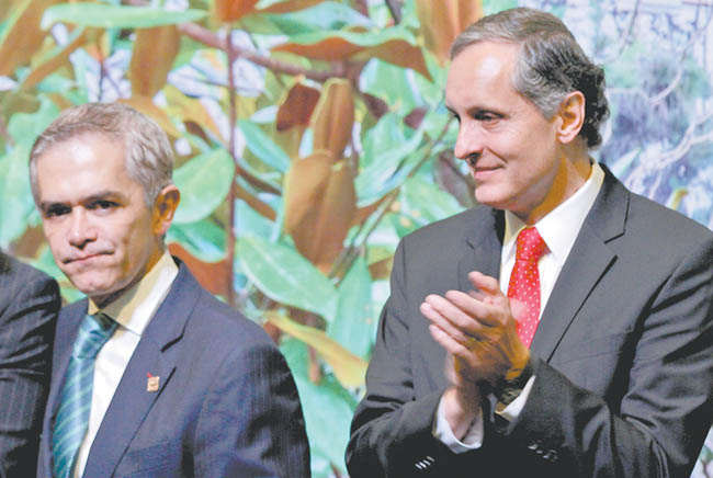 El jefe de Gobierno y Daniel Servitje, presidente del Consejo y director general de Grupo Bimbo. 