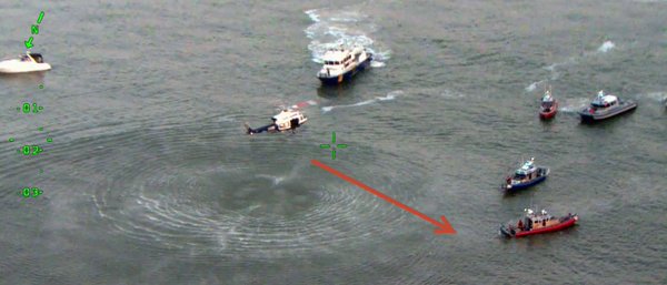 Unidades de emergencia acudieron al lugar del accidente en el río Hudson.