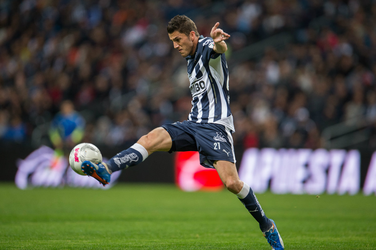 Hiram Mier, defensa central de Rayados