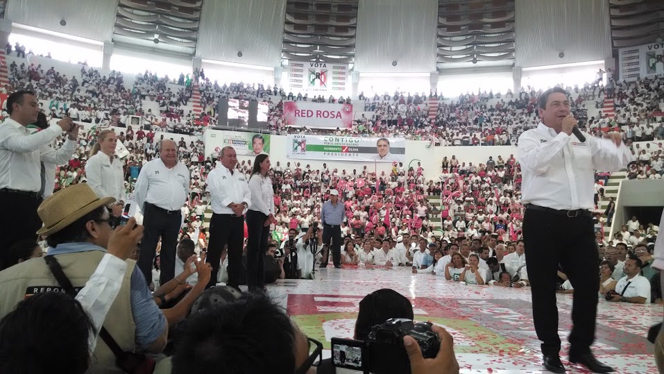 Carlos Romero Deschamps, secretario de la STPRM en Madero 