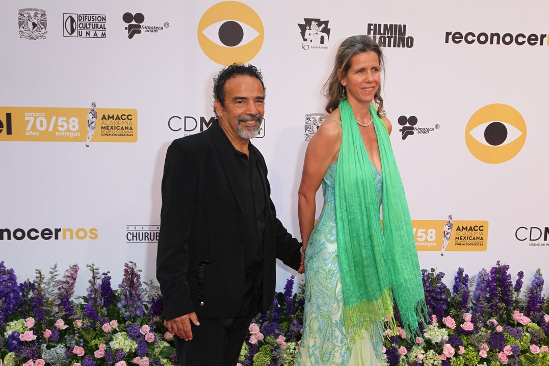 Damián Alcázar a su llegada a la ceremonia. 