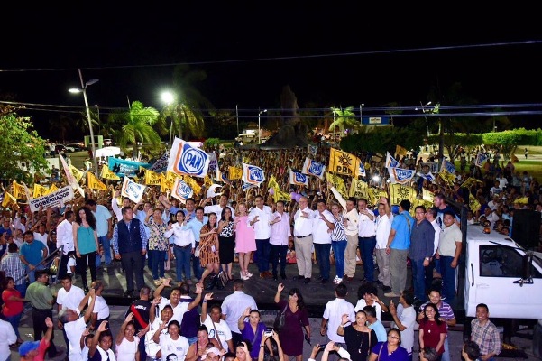 Los mandatarios  de Morelos Graco Ramírez Garrido Abreu, de Michoacán Silvano Aureoles, apoyaron al candidato a gobernador por la coalición PAN-PRD, C