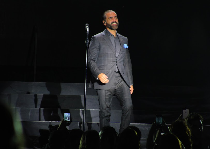 Alejandro Fernández se presentó en el Coliseo Centenario de Torreón.