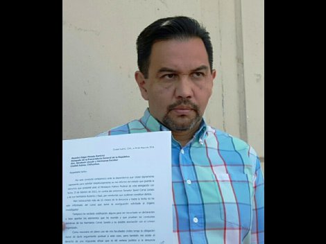 El candidato al gobierno de Chihuahua por el Movimiento Ciudadano, Cruz Pérez Cuéllar se presentó ante la PGR el 24 de febrero de 2015. Hoy ratificó l