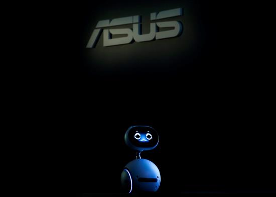 El robot de Asus se mueve de forma independiente, entiende órdenes habladas y ayuda en el hogar, en especial a los niños, con historias y juegos, y a 