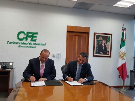 El gobernador del estado, César Duarte y el titular de la CFE, Enrique Ochoa Reza firmaron el acuerdo para reducir la tarifa de energía eléctrica en l