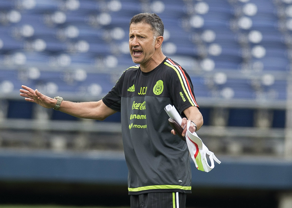 Juan Carlos Osorio, en el entrenamiento de la selección