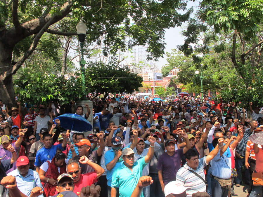Más de mil maestros viajan hoy a la Ciudad de México para la marcha del viernes