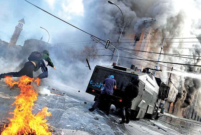 Protestas de los estudiantes en Santiago por la educación “cara”.