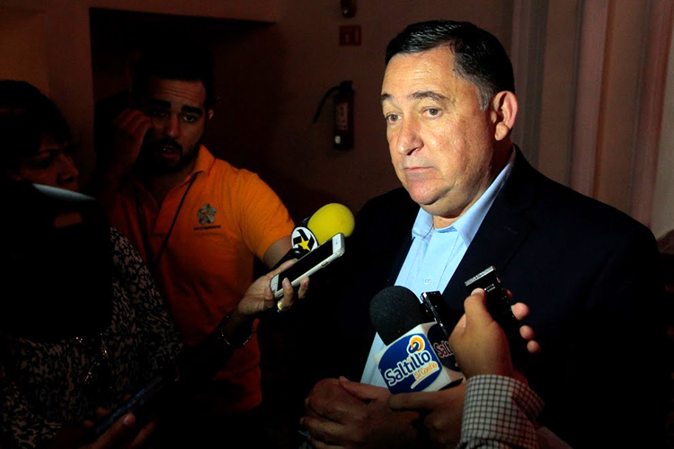El alcalde de Saltillo, Isidro López, indicó que pese a esas carencias ha disminuido más de 80% los asaltos a casa habitación.