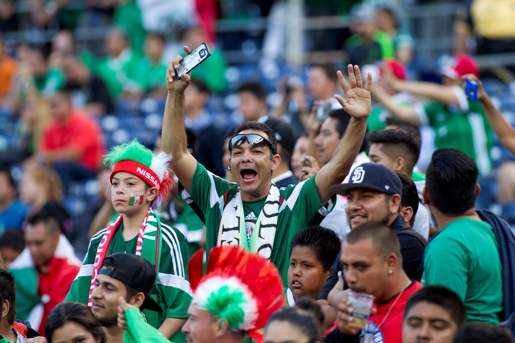 Fans en un partido de la selección mexicana 