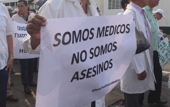 Los médicos veracruzanos piden la liberación de dos compañeros. 
