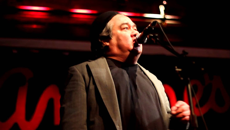 Paul Orta, originario de Texas y quien en sus 35 años de experiencia ha abierto conciertos  para B. B. King, John Lee Hooker, Stevie Ray Vaughan, Van 