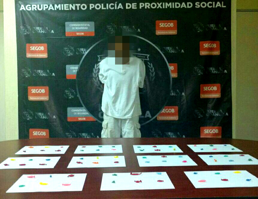 Fue detenido un hombre con 67 globos llenos de heroína en Piedras Negras.