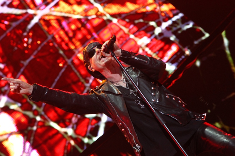 Klaus Meine iluminó el escenario con su voz. 