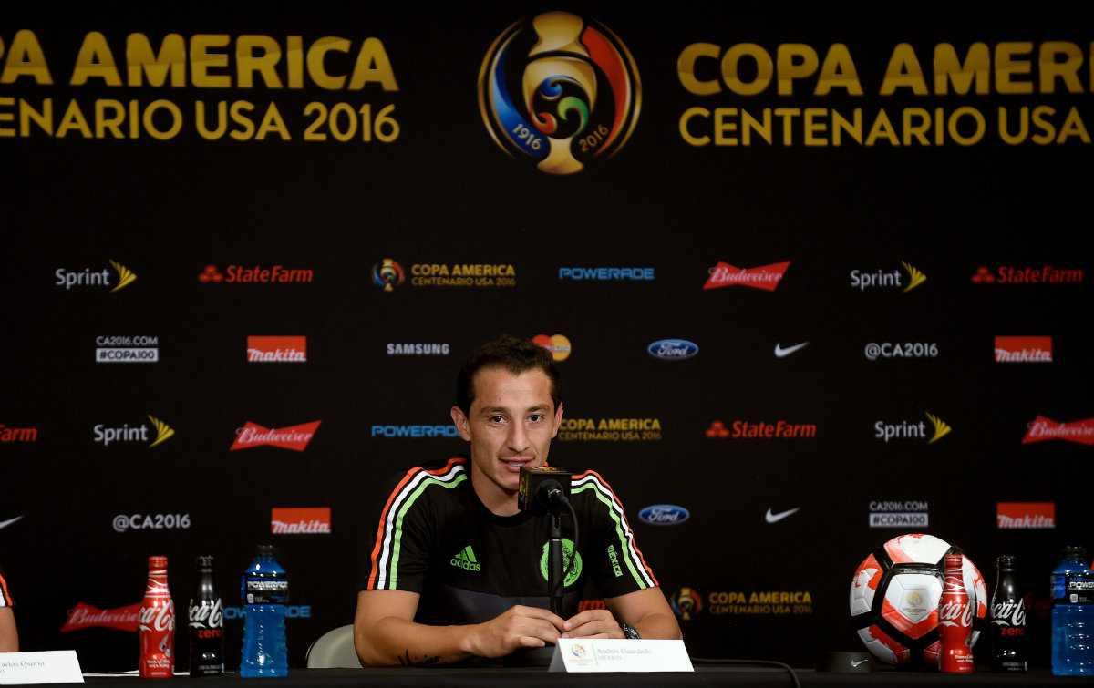Andrés Guardado en conferencia de prensa