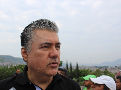 Marco Antonio Leyva Mena, alcalde de Chilpancingo en jornada de trabajo comunitario, la mañana del sábado.