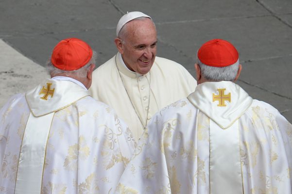 El papa Francisco aprobó destituir a los obispos por negligencia en caso de abuso de menores.