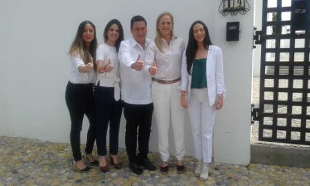 Baltazar Hinojosa, candidato a la gubernatura por la Coalición Por el Bien de Tamaulipas, y familia.